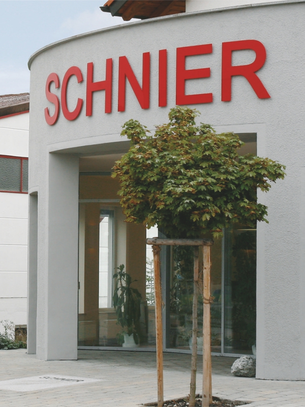 Auf diesem Bild ist das Firmengebäude von SCHNIER zu sehen.